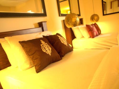 Ein Bett oder Betten in einem Zimmer der Unterkunft Hotel Villa Highnest - Oragadam -Sriperumbudur