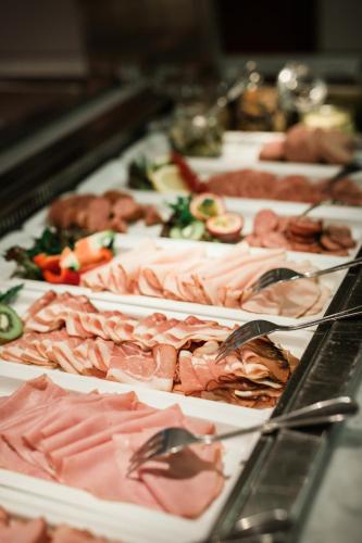 a bunch of different types of meat on plates at Margretetorps Gästgifvaregård in Hjärnarp