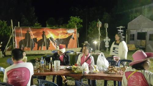 Επισκέπτες που μένουν στο Banrai Kunchay Wangnamkhiao