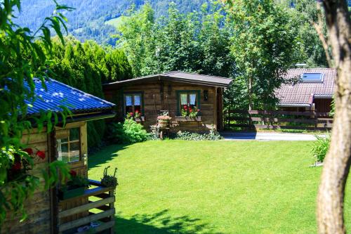 a small cabin in the middle of a yard at Haus Jochblick Familie Loinger in Itter