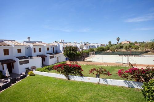 Κήπος έξω από το Apartamentos Cristina