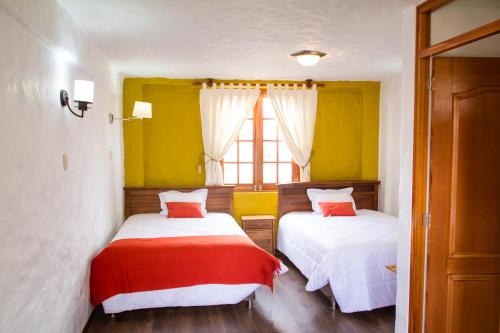 Postel nebo postele na pokoji v ubytování La Casa de Santiago Hotel