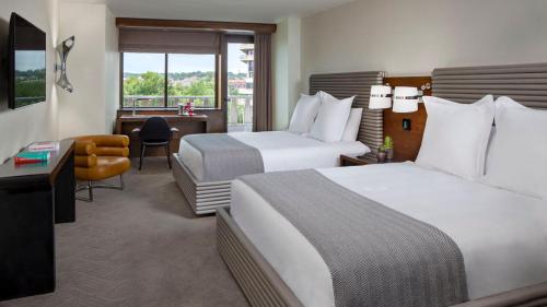 Katil atau katil-katil dalam bilik di The Watergate Hotel Georgetown