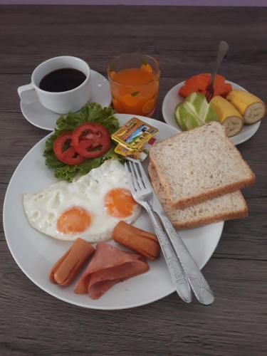 een bord ontbijtproducten met eieren, brood en toast bij Number 1 Guesthouse in Ao Nang Beach