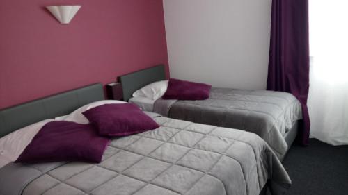 Ένα ή περισσότερα κρεβάτια σε δωμάτιο στο Hôtel Montespan