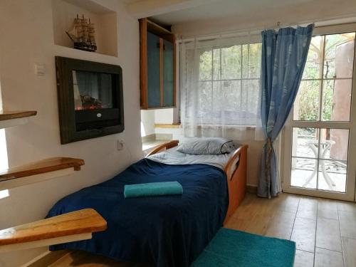 Postel nebo postele na pokoji v ubytování Szalupa Hostel Airport