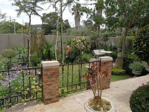 Giardino di At 98 on Lynburn Guest House