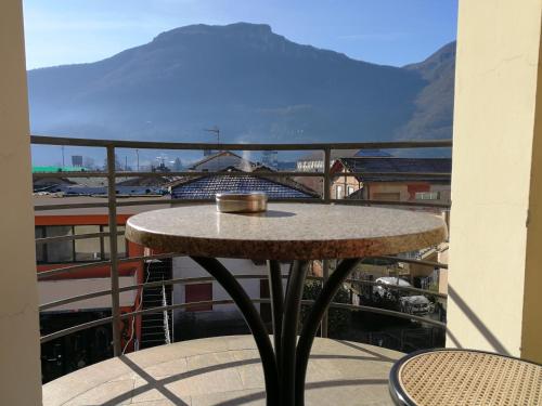 a table on a balcony with a view of a mountain at Al 182 in Fornaci di Barga