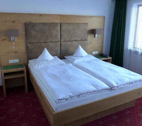 Postel nebo postele na pokoji v ubytování Pension Hohenrainer
