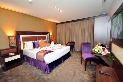 Кровать или кровати в номере Golden Bujari Hotel Al Khobar