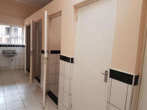 Ein Badezimmer in der Unterkunft Stone Crescent Hotel