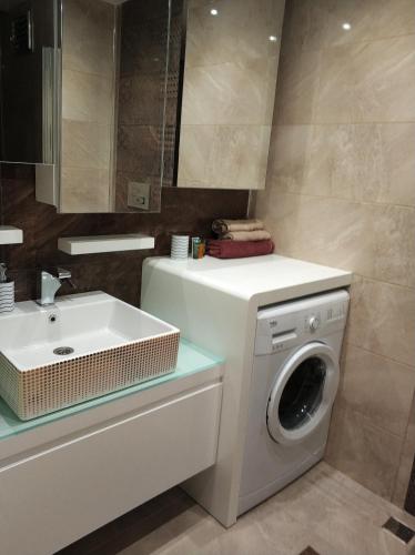 a bathroom with a washing machine and a sink at Best Home 20 Cleopatra Select in Alanya