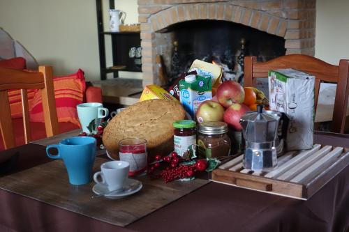 a table with a tray of food and fruit on it at Lupus Domum in Pretoro