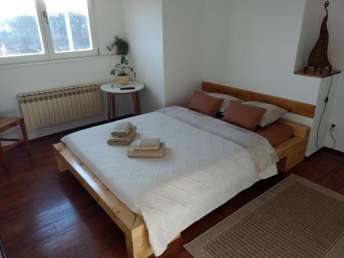 Postel nebo postele na pokoji v ubytování sobe Divna