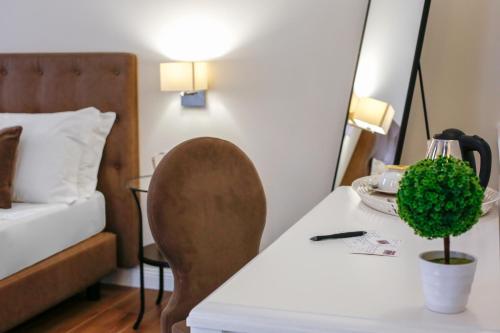 Una cama o camas en una habitación de La Fontanina Suites