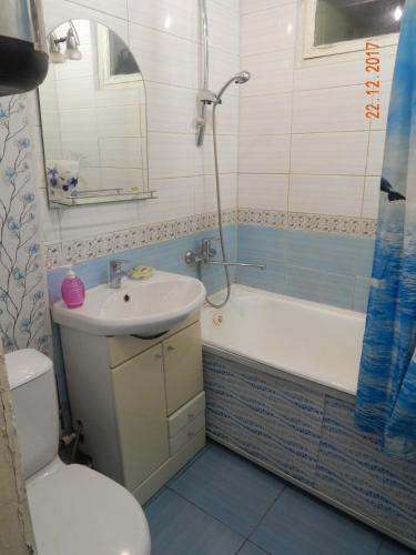 Bathroom sa Apartment on Dzerzhinsky
