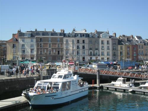 a boat is docked at a dock in the water at LE MADISON, Gîte Atypique - NETFLIX in Dieppe