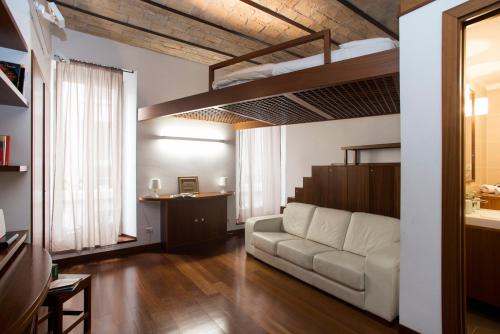 Trevi Fountain - Lovely Loft Apartment