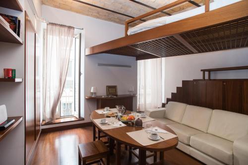 Trevi Fountain - Lovely Loft Apartment