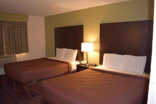Super 8 by Wyndham Saginawにあるベッド