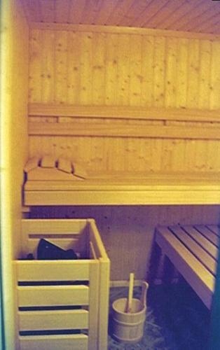 a room with two bunk beds and a bucket at Pension Beer in Mähring