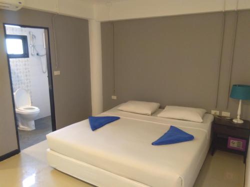 Ein Bett oder Betten in einem Zimmer der Unterkunft Phi Phi Inn