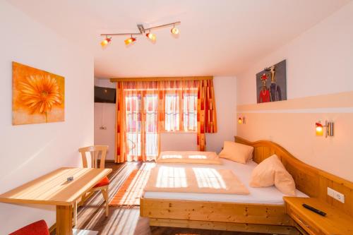 A bed or beds in a room at Maria's Sonnenquartier