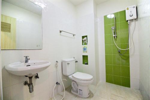 a bathroom with a sink and a toilet and a shower at Green Apple Villa in Sattahip