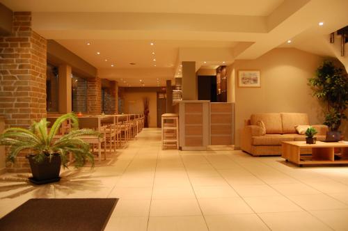 a lobby with a waiting room with chairs and tables at Hotel Antirrio in Antirrio