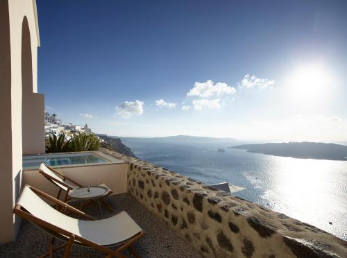 a view of the ocean from the balcony of a house at Villa Bordeaux in Fira