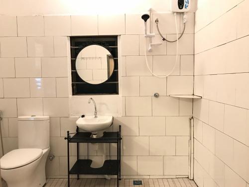 Koupelna v ubytování Kutum's Wooden House - Private Pool, Breakfast & Cafe