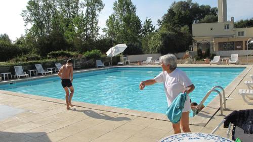 Πισίνα στο ή κοντά στο Hôtel Acostel