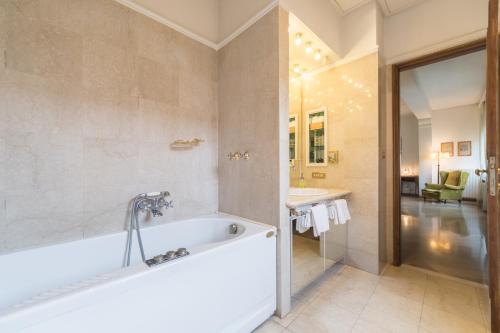 A bathroom at Cristina Rossi Bed&Breakfast