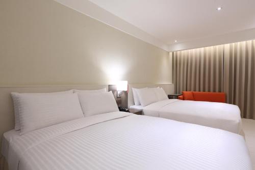 Postel nebo postele na pokoji v ubytování Full Kind Hotel