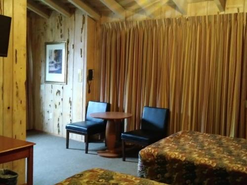 Khu vực ghế ngồi tại Bigfoot Motel