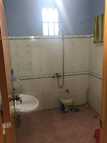 Kylpyhuone majoituspaikassa Bao Loc Homestay