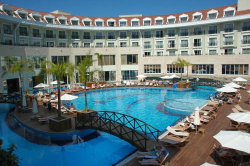 Bazén v ubytovaní Meder Resort Hotel - Ultra All Inclusive alebo v jeho blízkosti