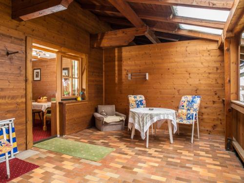 a room with a table and chairs in a cabin at Appartements Stadlerhof in Kramsach