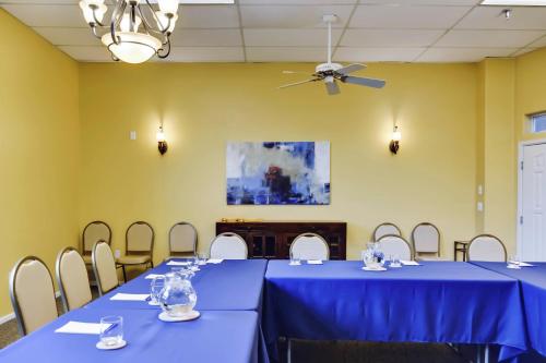 Zona business o sala de conferencias en Forest Villas Hotel