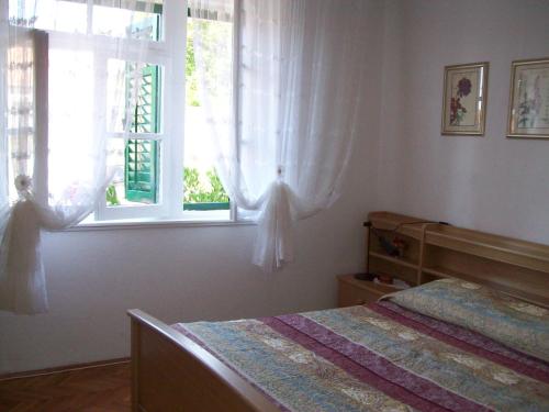 Katil atau katil-katil dalam bilik di House on the island of Pasman