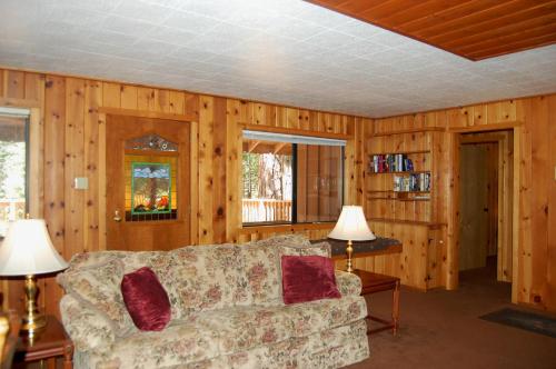 Χώρος καθιστικού στο 9S Pine Cabin