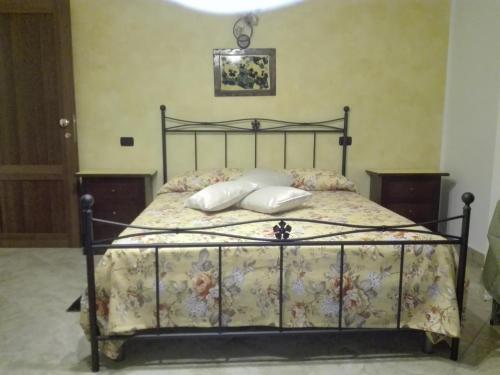 Säng eller sängar i ett rum på Antica casa Scardone