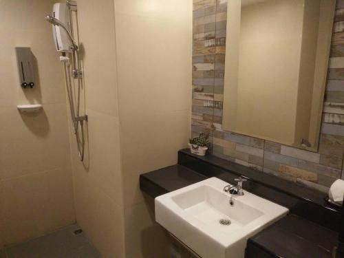 Un baño de Serene Residence