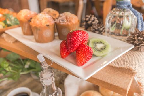 a plate with strawberries and kiwis on a table at Minami Aso Luna Observatory Auberge Mori no Atelier in Minami Aso