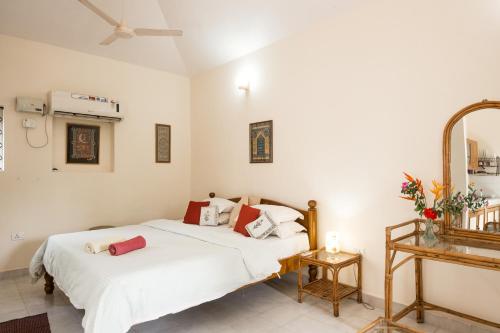 a bedroom with two beds and a mirror at Villa La Casita in Cavelossim