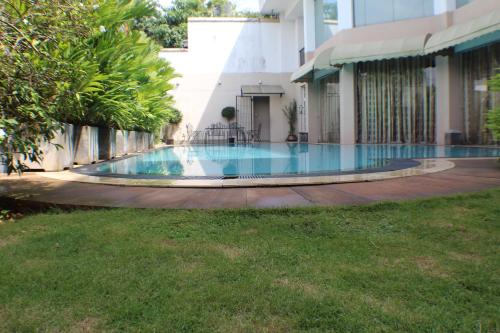 a swimming pool in front of a building at Villa 53 in Battaramulla
