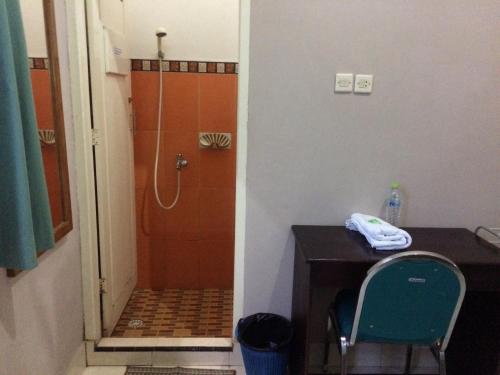 Kylpyhuone majoituspaikassa Wisma Maharani