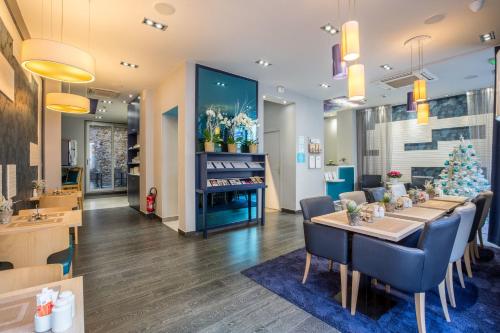 a restaurant with a table and chairs and a christmas tree at Prince Albert Montmartre in Paris