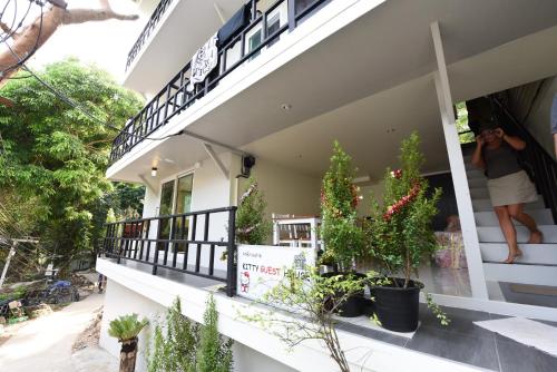 En balkon eller terrasse på Kitty Guesthouse