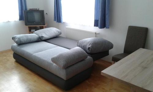 a living room with a couch and a table at Ferienwohnung Susanne in Ulrichsberg